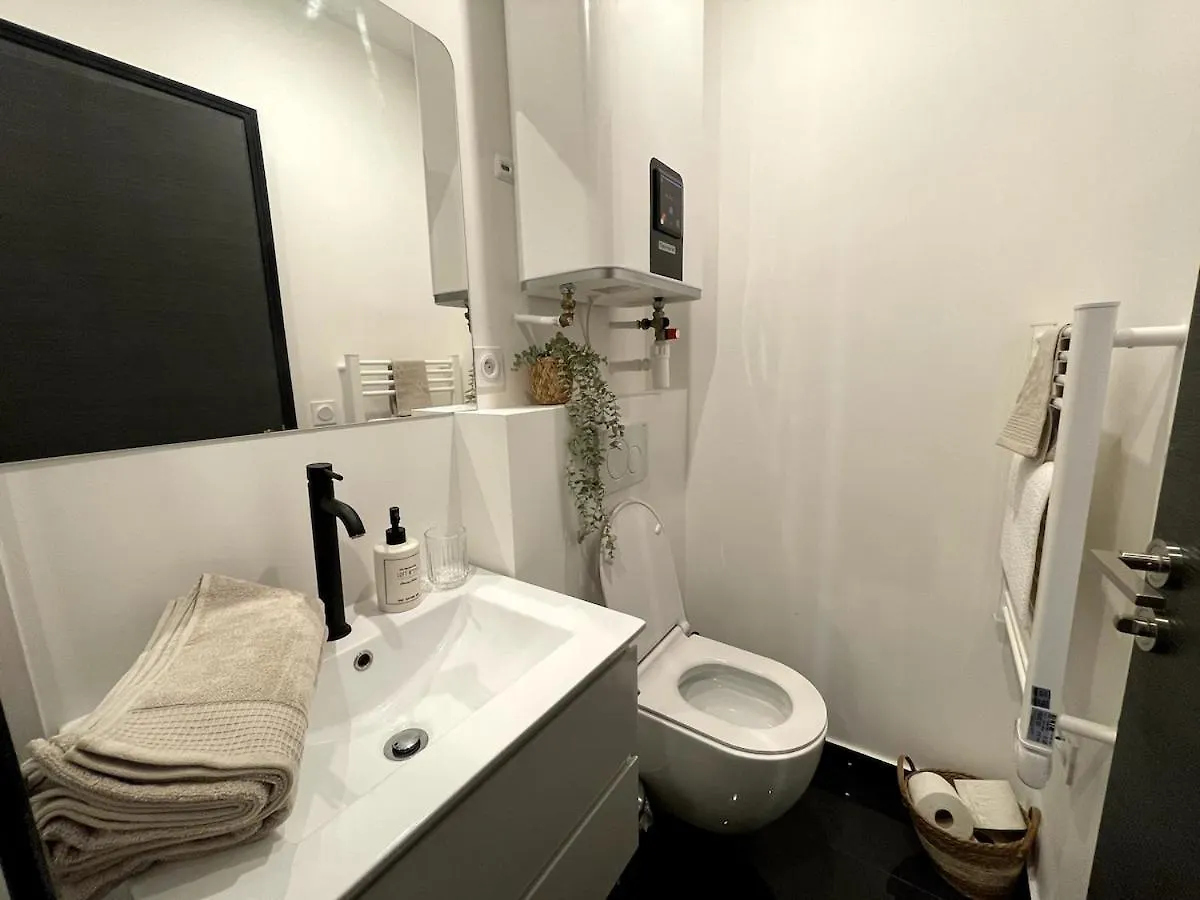 Apartment Joli Studio Place Garibaldi, Vieux-Nice, Port
