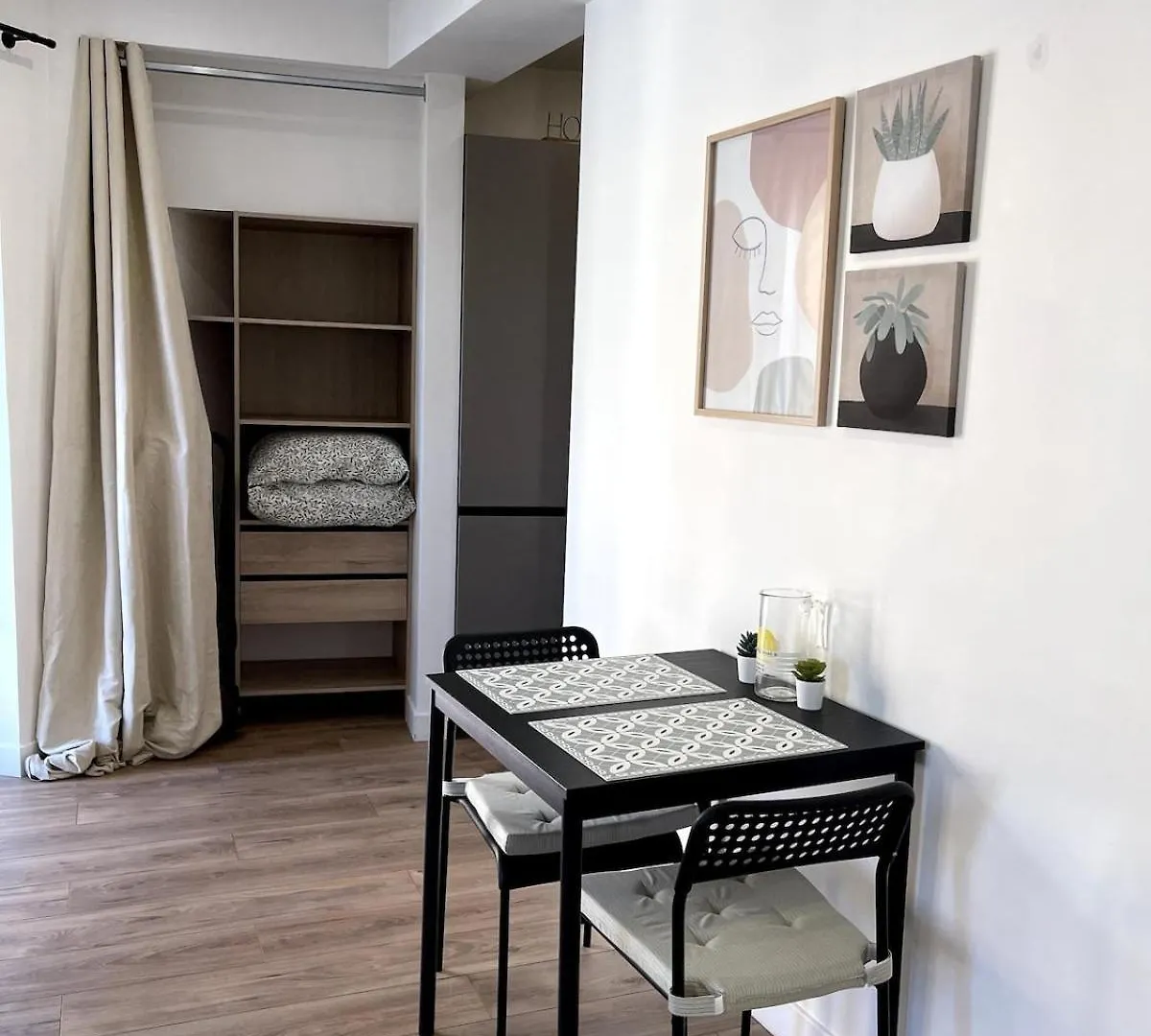 Apartment Joli Studio Place Garibaldi, Vieux-Nice, Port France